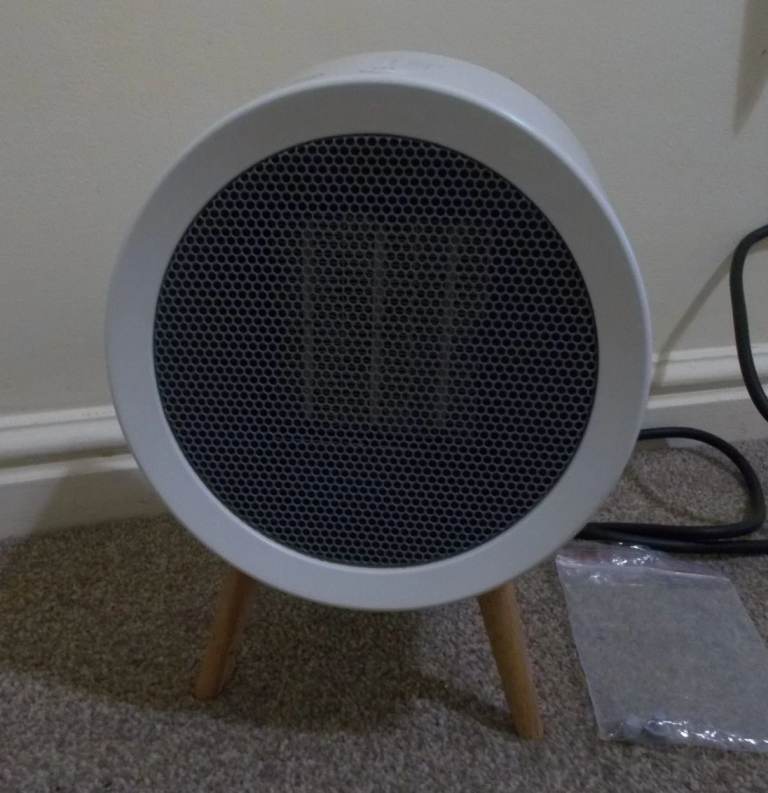 GAIATOP PERSONAL FAN HEATER, retro style ENERGY EFFICIENT, ELECTRIC PORTABLE blows cold or hot 