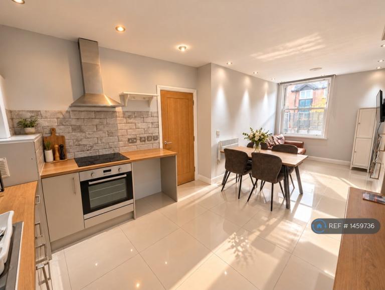 1 bedroom flat in Severn House, Cardiff, CF11 (1 bed) (#1459736)