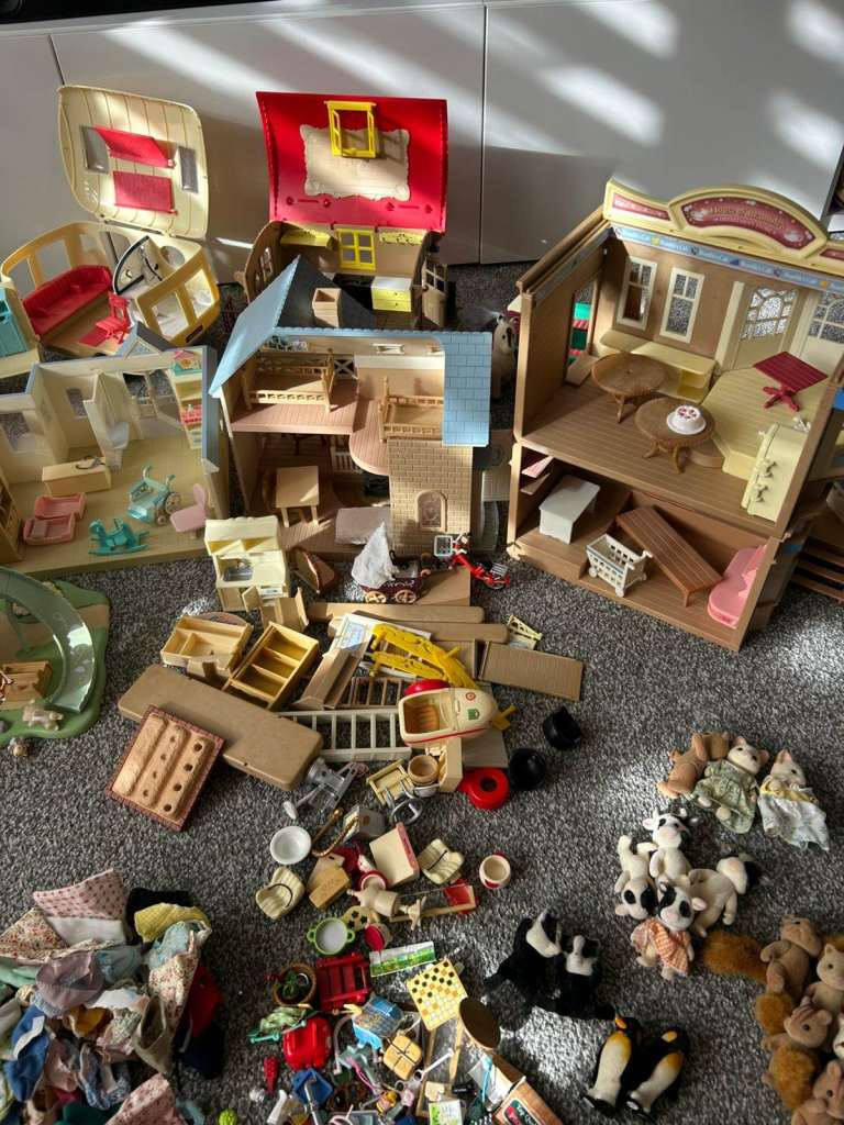 Sylvanian Familes huge bundle vintage, shops, house, cars, figures, accessories 