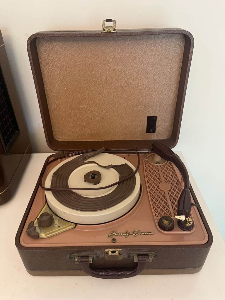 Beautiful Vintage 1950s Regentone 'Handy-Gram' Record Player