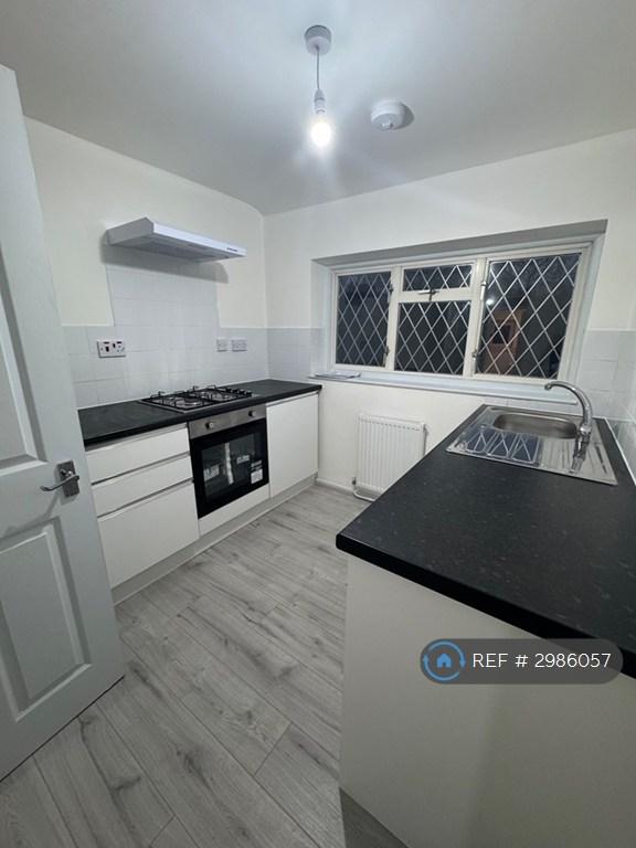 1 bedroom flat in East Thorpe, Basildon, SS14 (1 bed) (#2986057)