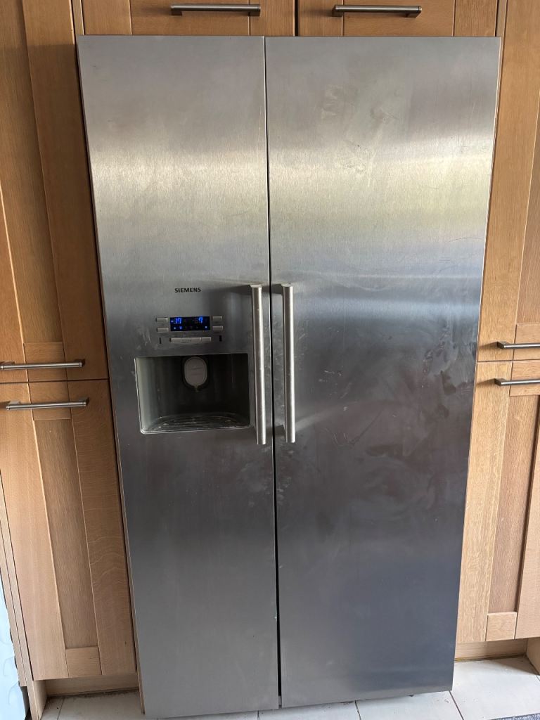 Siemens American Style Fridge Freezer with Ice/Water Dispenser
