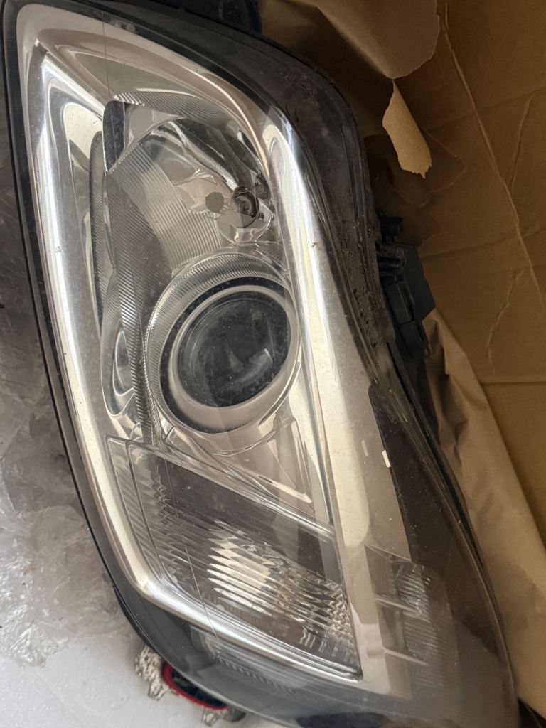 Insignia Xenon headlamp Frame only no ballast