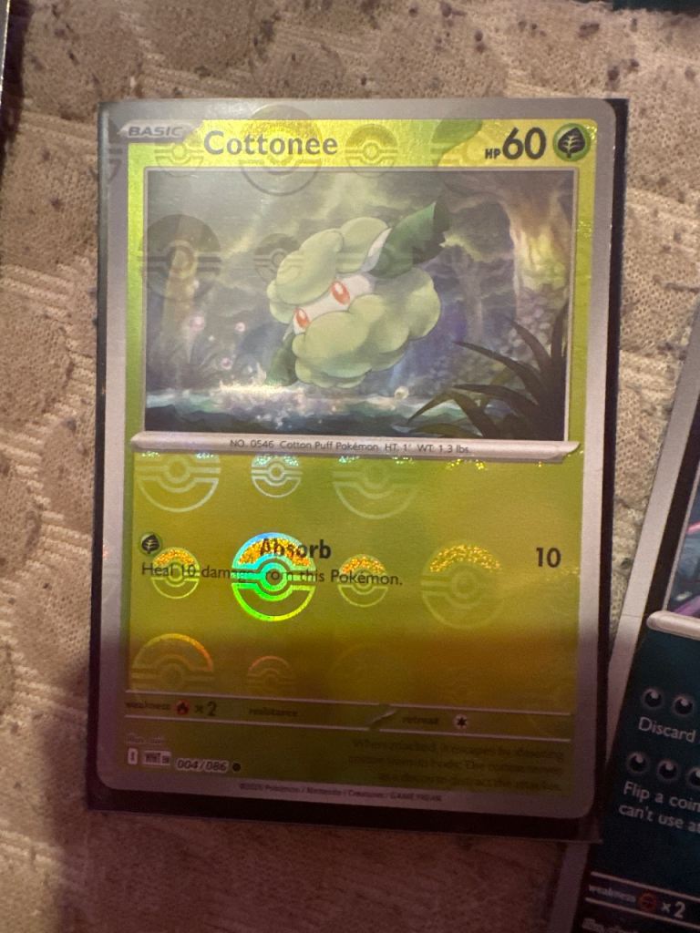 Cottonee card (#004/086) from the Japanese White Flare set.