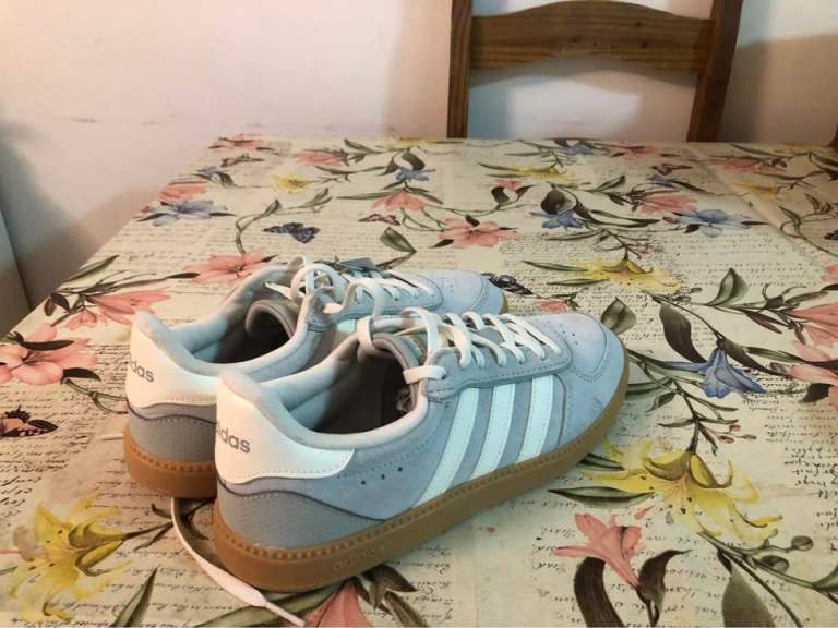 Adidas unisex trainers size 7 Brand new