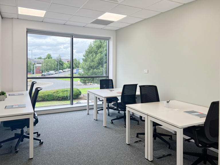 Leamington Spa - CV346TT \ Serviced Office for Rent with 5-Desk Capacity