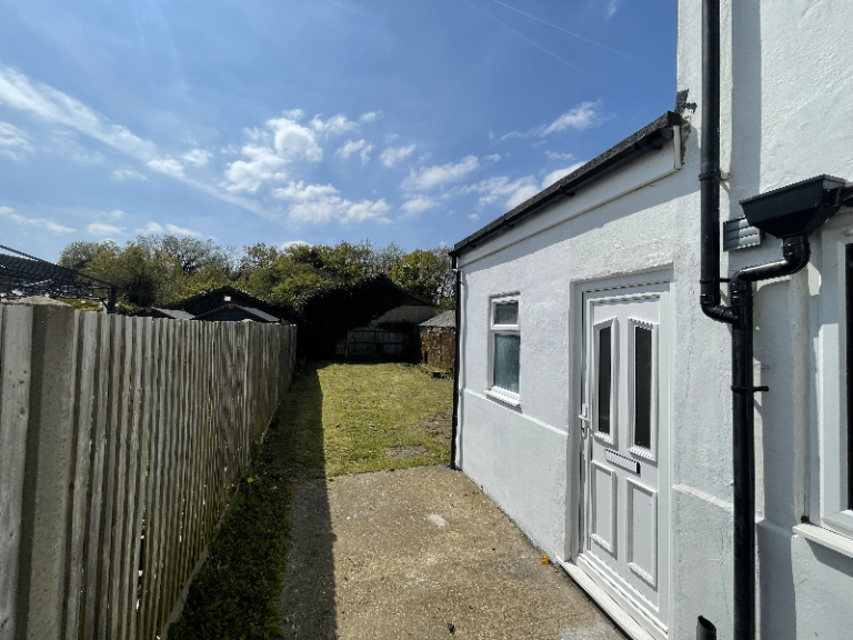 1 Bed Flat, Worplesdon Road, GU2