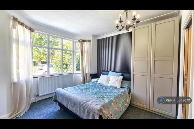 1 bedroom in Douglas Road, Surbiton, KT6 (#3049870)