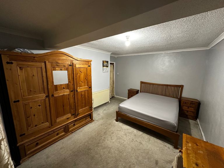 Xtra Large King Size Bedroom with Private access