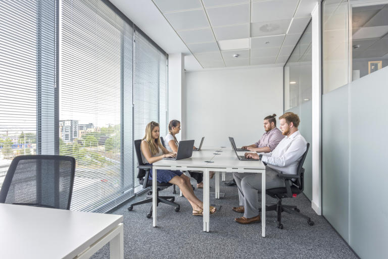 Sheffield - S12BJ \ Move-In Ready Office Space with 5 Desks