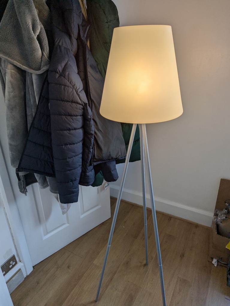 Habitat Home Warm White Outdoor Tripod USB LED Solar Lamp