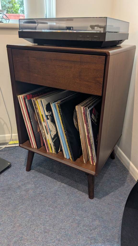 Ultimum Hampshire Turntable Stand - Walnut