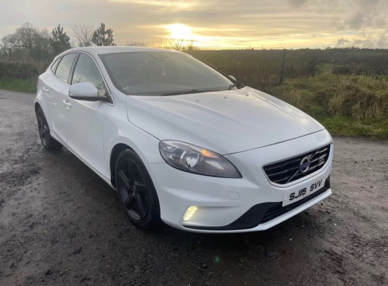 VOLVO V40 R DESIGN (GOLF LEON ASTRA PASSAT CIVIC CORSA IBIZA OCTAVIA QASHQAI JUKE FABIA MEGANE)