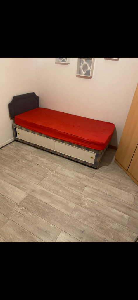 Room to Let 