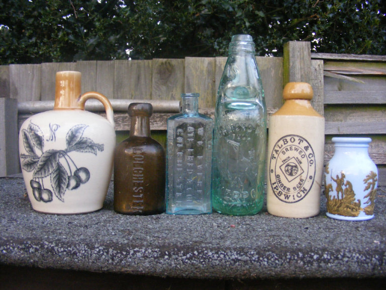 WANTED OLD BOTTLES, FLAGONS, SODA SYPHONS, PUB & BREWERY ITEMS 