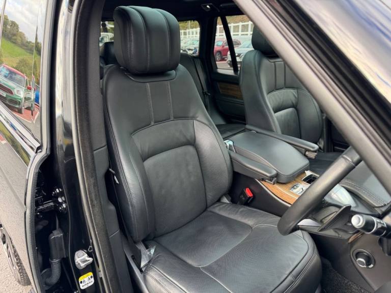 2020 70 RANGE ROVER 3.0 SD V6 VOGUE SE Diesel Auto with only 38,000 miles