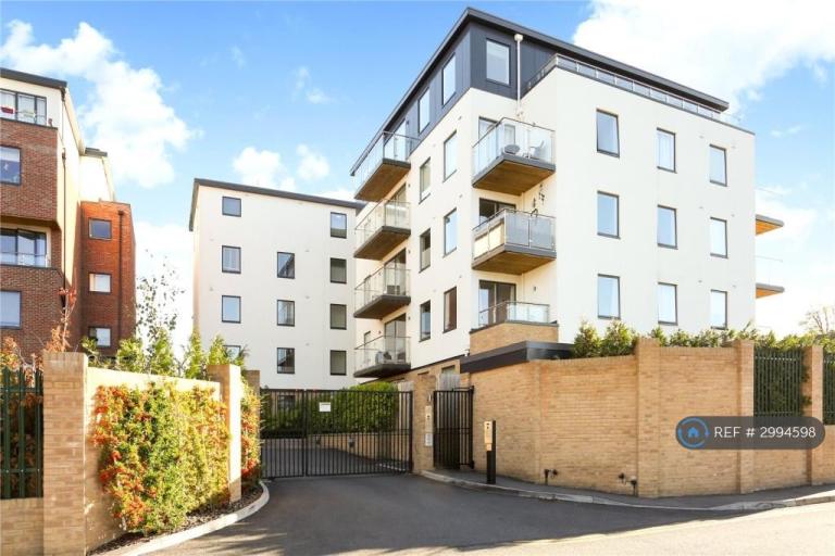 1 bedroom flat in Grosvenor Mansions, Camberley, GU15 (1 bed) (#2994598)