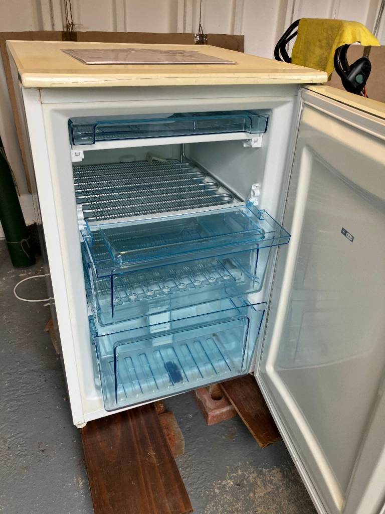 Lec Freezer U5526