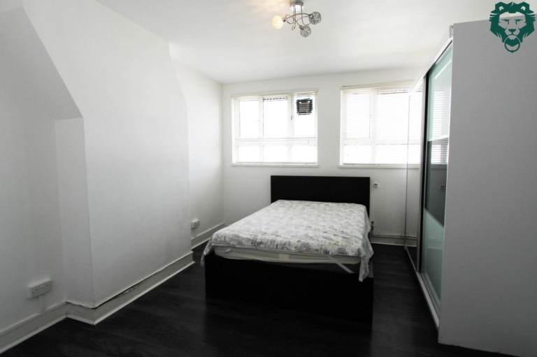 Penthouse Living + Massive Terrace | East London