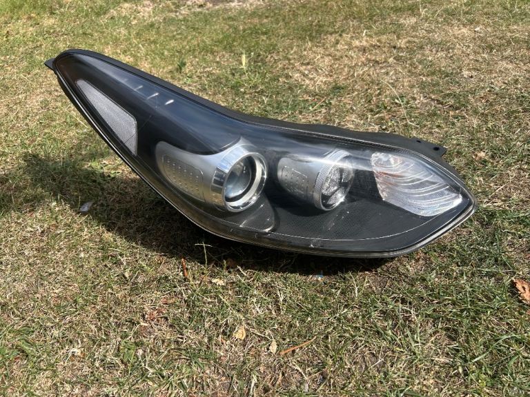 Kia sportage 2016 drivers side headlight complete 