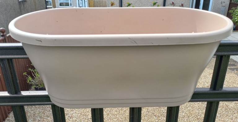 PRELOVED ELHO BALCONY/FENCE PLANTERS -£5 EACH