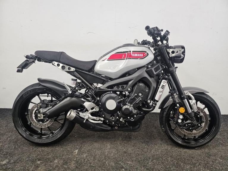 YAMAHA XSR900 ** LOW MILEAGE - TAIL TIDY - 12 MONTH MOT **