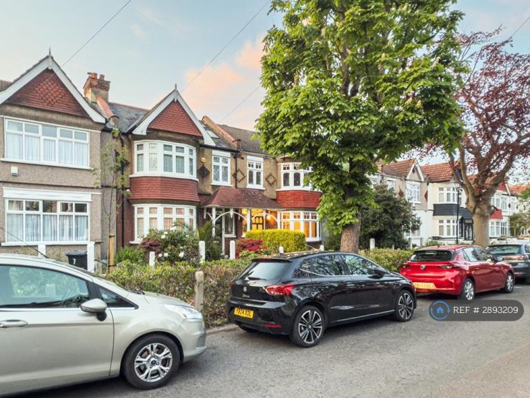 4 bedroom house in Morrab Gardens, Ilford, IG3 (4 bed) (#2893209)