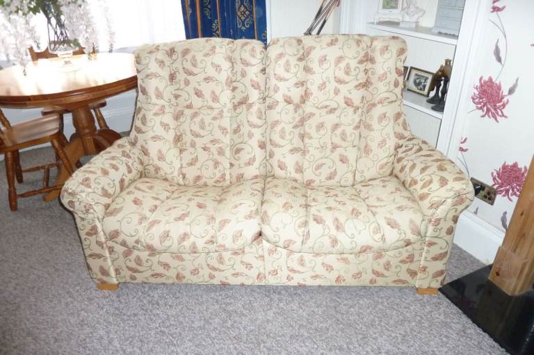 Ekornes Stressless 2 Seater Recliner Sofa Around 1500mm Wide ( NO TEXTS PLEASE )