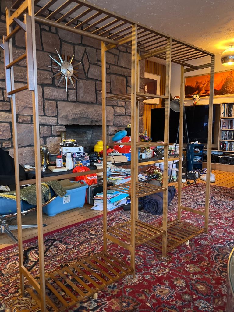 Freestanding wardrobe 