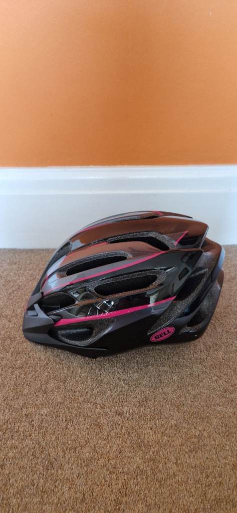 BELL RIA SAFETY HELMET SIZE 54-61CM. EXCELLENT AS NEW CONDITION.