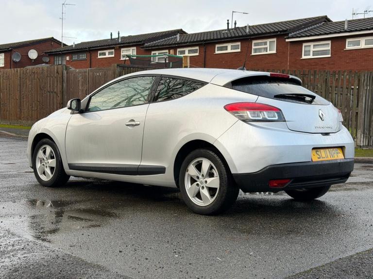 2011 Renault Megane 1.6 16V Dynamique TomTom Euro 5 3dr COUPE Petrol Manual