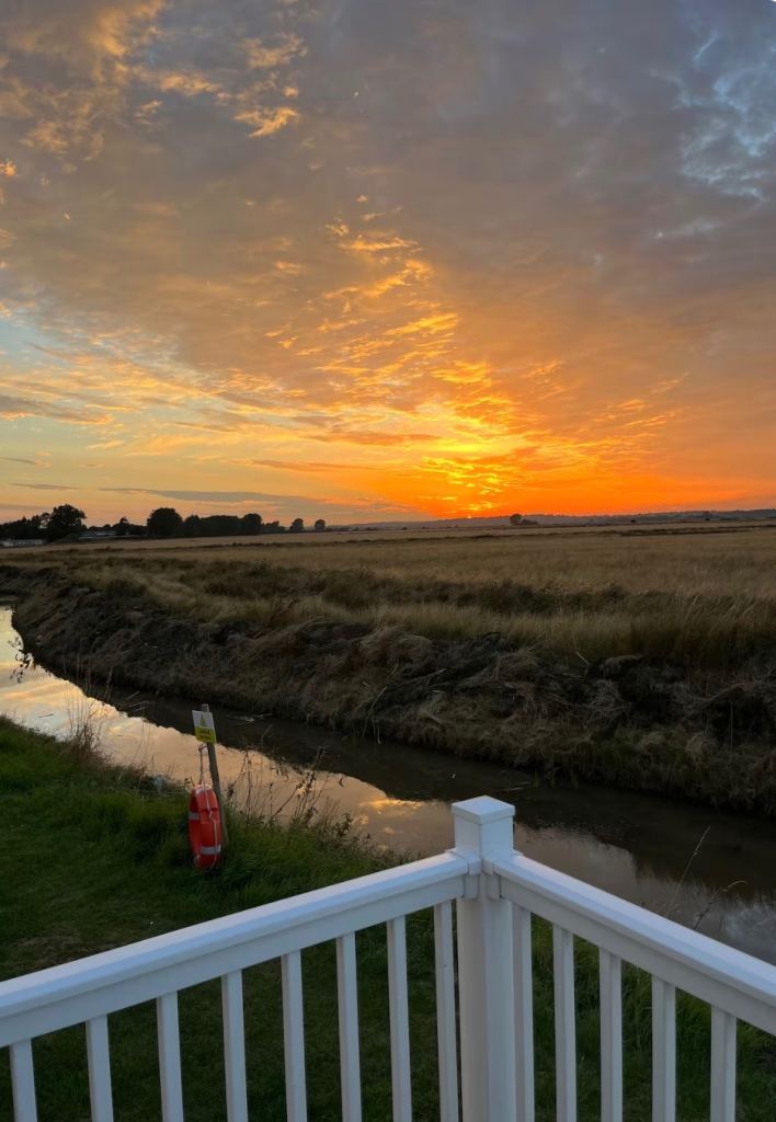 STUNNING PRIVATE HOLIDAY CARAVAN FOR SALE 