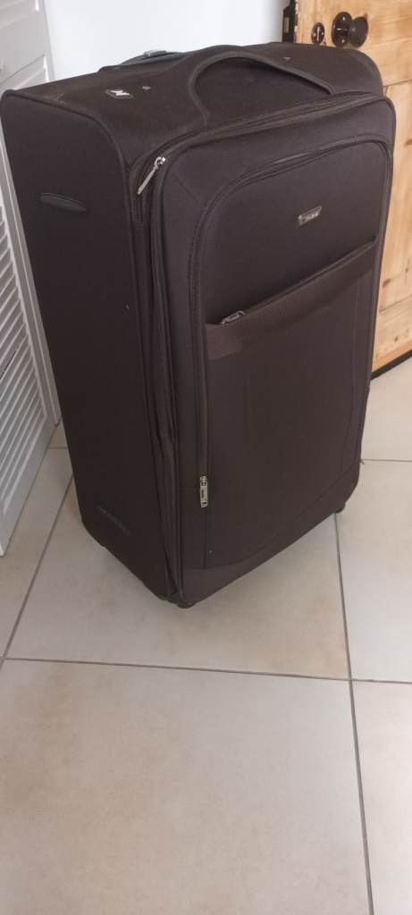 Super sized soft shell suitcase, as new, Greenwich  SE10 