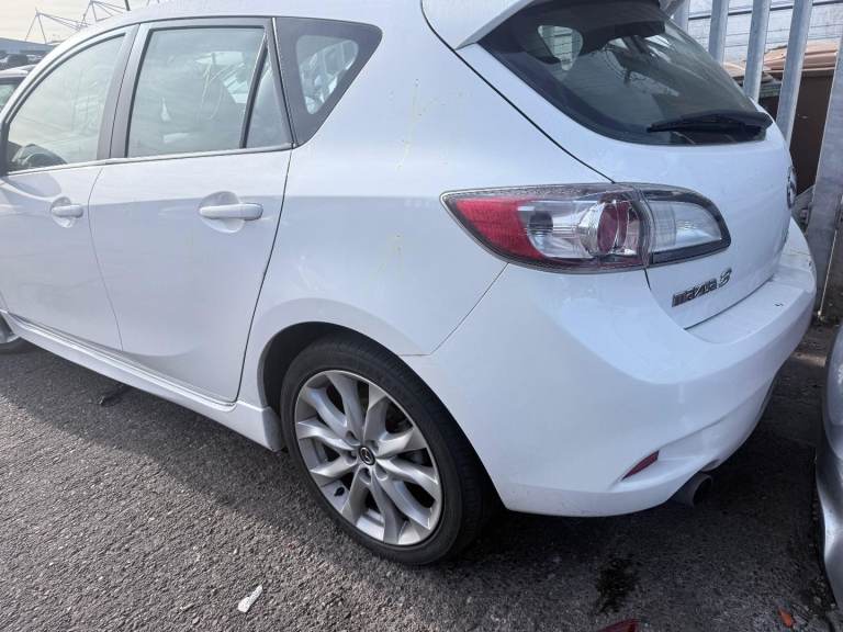 Breaking spare parts mazda 3 
