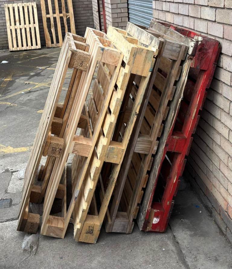 FREE PALLETS 