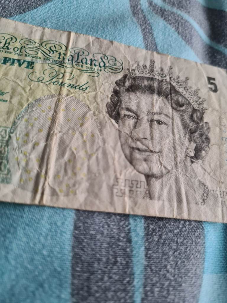 Error english five pounds banknotes 