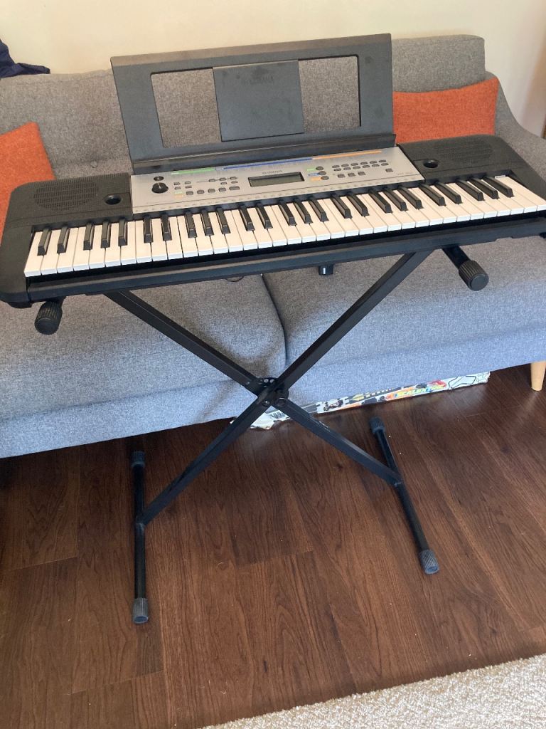 Yamaha YPT-255 Keyboard with stand