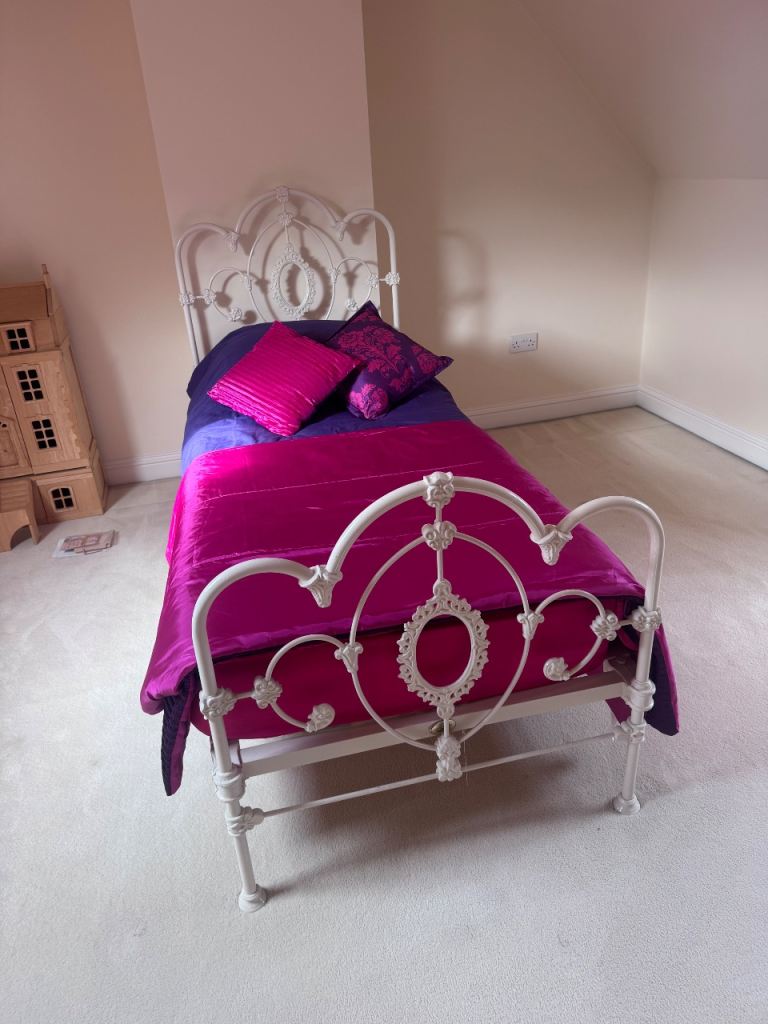 Laura Ashley Cream Cast Iron Single Bed + Silentnight Mattress – 3ft