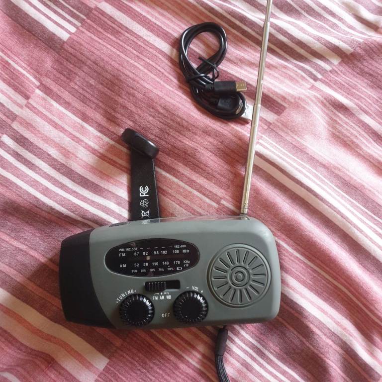 image for Hand crank solar powered emergency radio