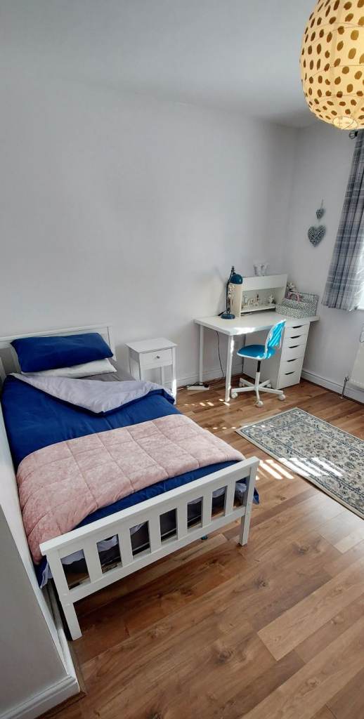 Single room in friendly house