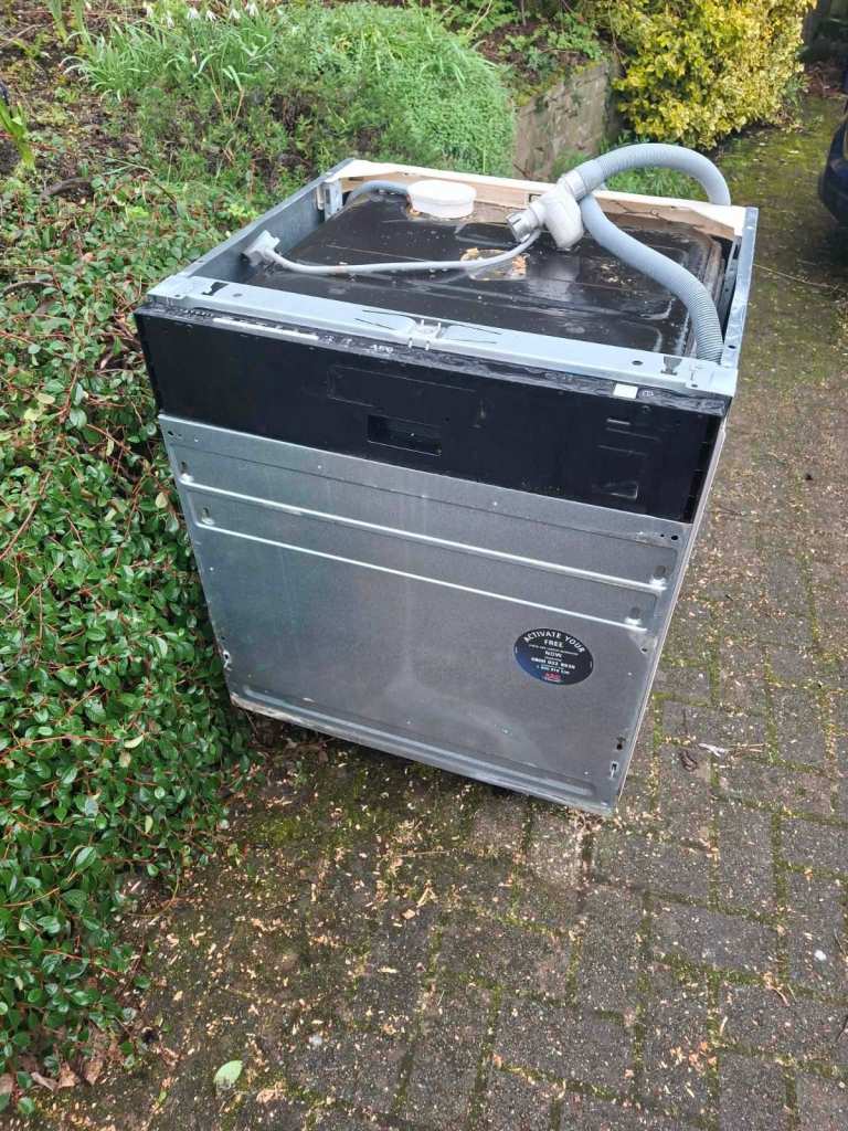 Old dishwasher available for collection for scrap metal / spares 