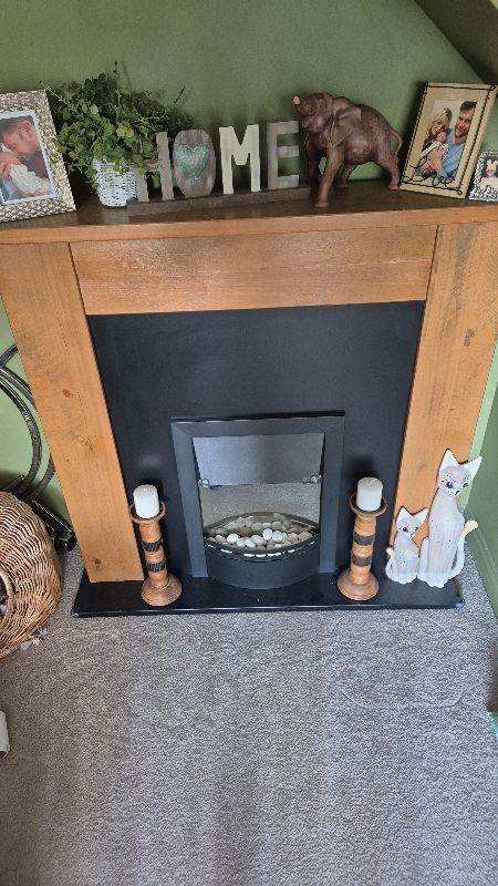 Wooden Fire Surround with Electric Fire – Good Condition