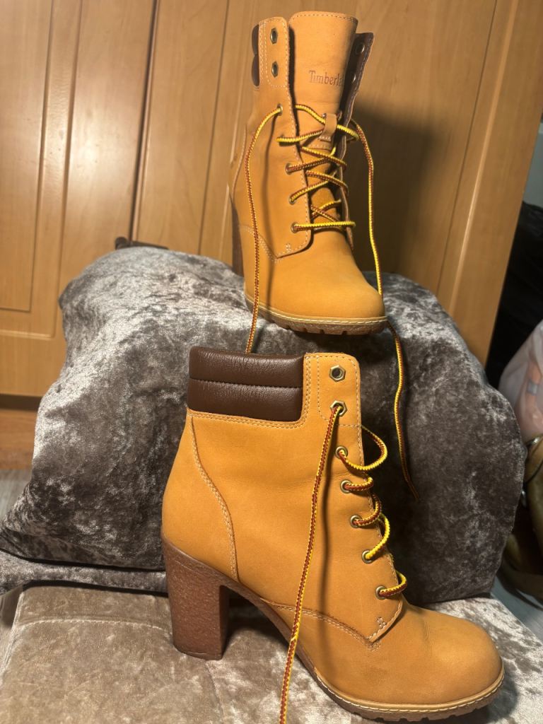 Timberland Yellow Leather Heeled Boots very Good Condition