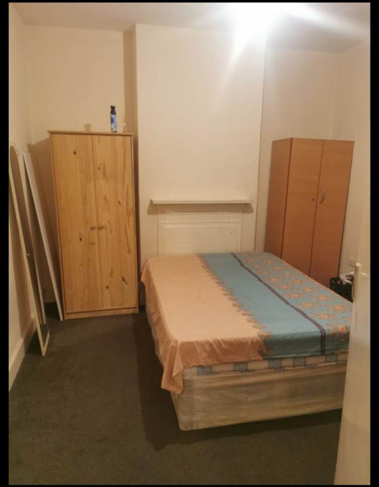 Two separate bedroom to rent in a house share