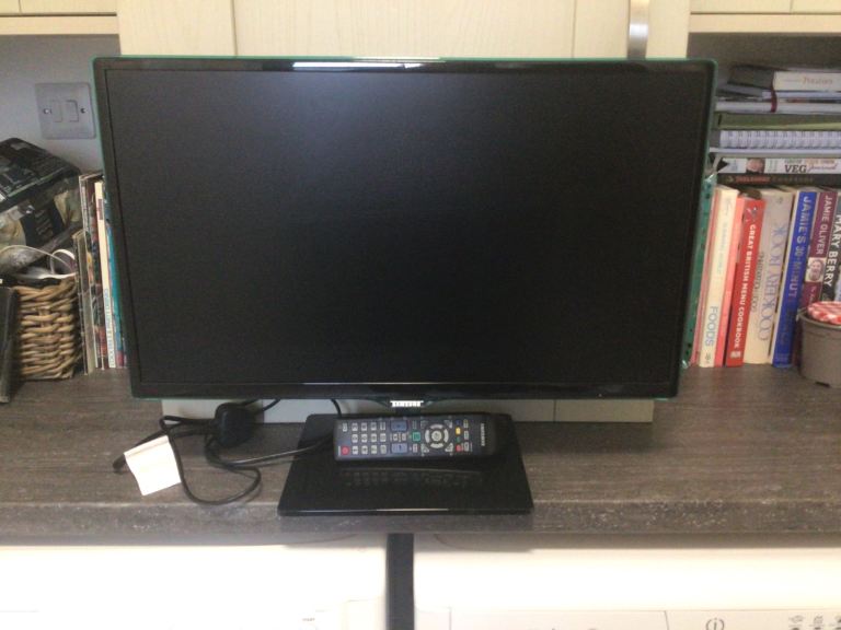 Samsung TV with Remote Control – Good Condition 24 inch