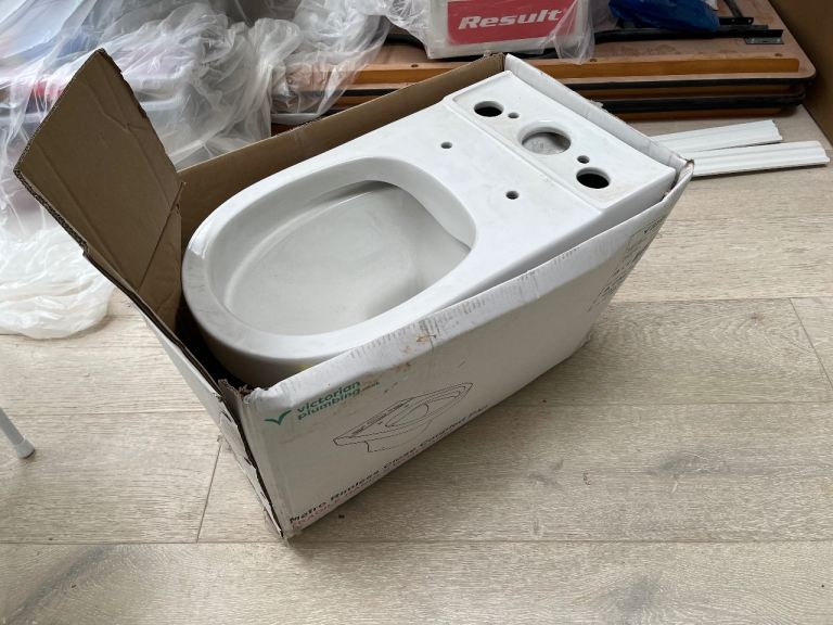 NEW TOILET + CISTERN + SEAT (bought the wrong one - £160 new)