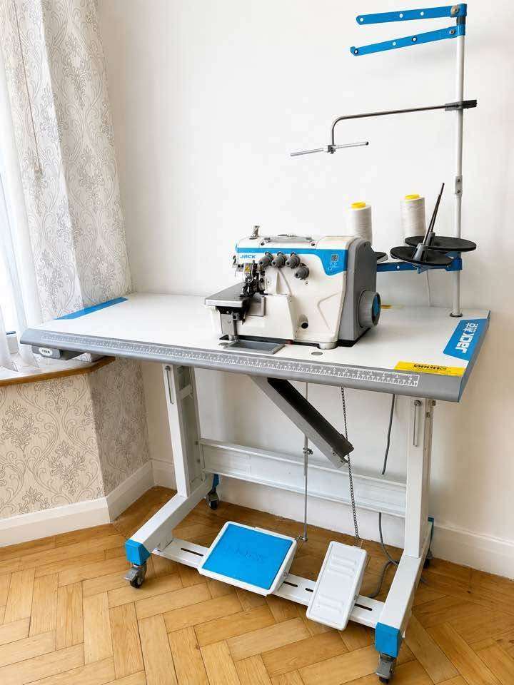 Jack Industrial Overlocker Machine with Stand – Immaculate condition 