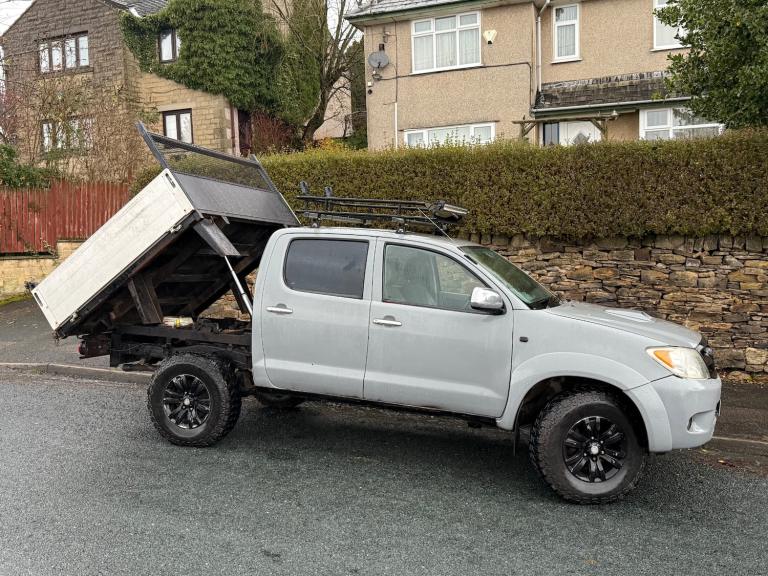 2007 Toyota Hilux INVINCIBLE 3.0D4-D DOUBLE CAB TIPPER MANUAL 4X4 GREY PICK UP Diesel Manual