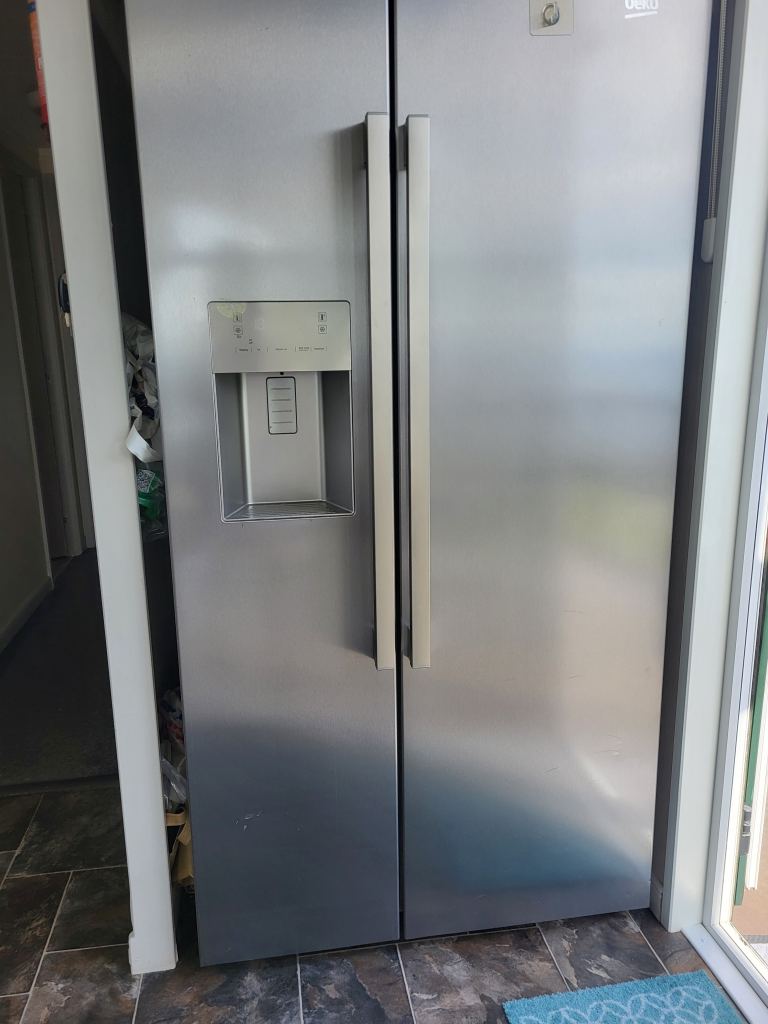 Good Condition American Style Silver Fridge Freezer with Water Dispenser