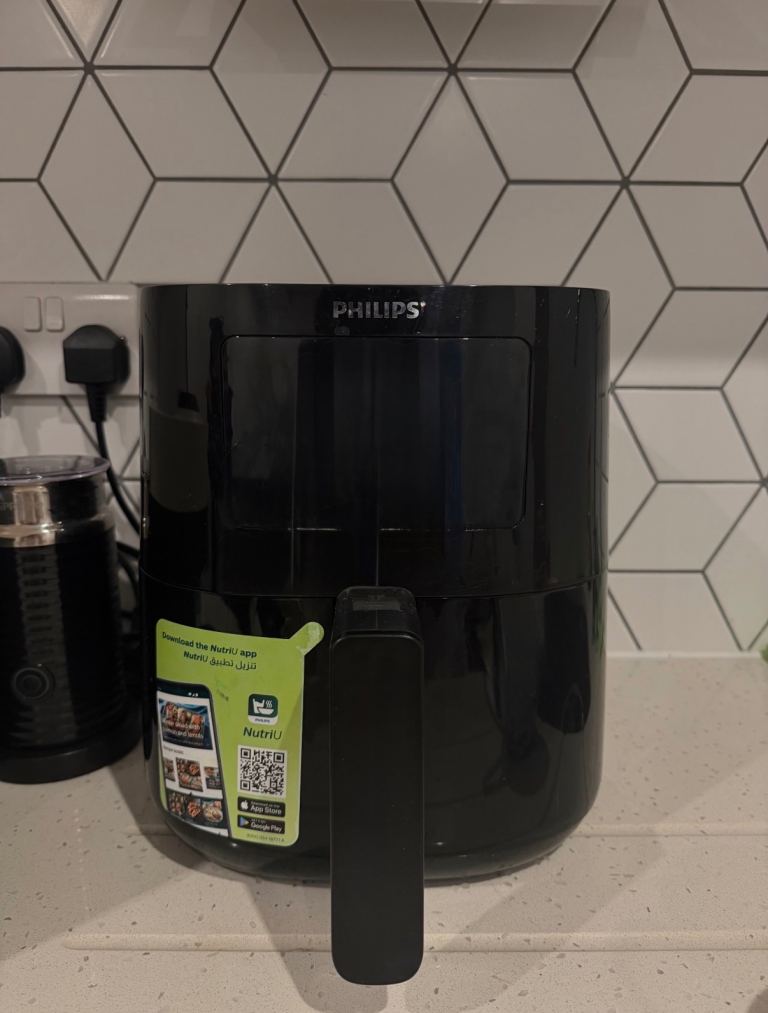 Philips Air Fryer HD9252/91 – Excellent Condition
